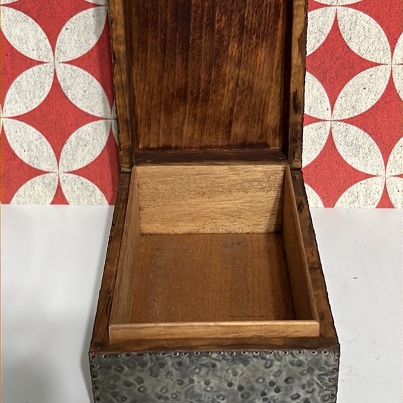 Vintage owl hinged metal embossed keepsake box wood interior - Picture 8 of 10